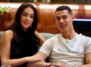 9 yıl s&uuml;ren nişanlılık evlilikle ta&ccedil;lanıyor: Ronaldo ve Georgina evleniyor!