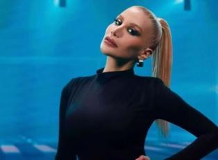 İrem Derici'den g&uuml;zel kadın itirafı: 'G&ouml;r&uuml;nce kıskanıyorum' diyerek anlattı