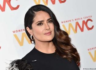 Salma Hayek 59 yaşında babaanne oldu! 