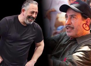 Cem Yılmaz&rsquo;dan kahkaha attıran g&ouml;nderme! &ldquo;Kulağı yakınlaştırınca &ccedil;ıkıyor" deyip paylaştı