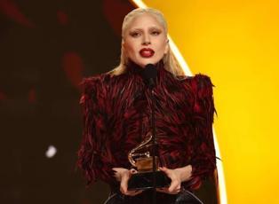 Uzun zamandır g&ouml;r&uuml;nm&uuml;yordu! D&uuml;nyaca &uuml;nl&uuml; şarkıcı Lady Gaga bebeğiyle g&ouml;r&uuml;nt&uuml;lendi