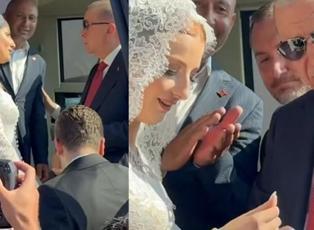 D&uuml;ğ&uuml;n salonu yerine Erdoğan&rsquo;ı karşılamaya gittiler! Gelin ve damadın o anları g&uuml;ndem oldu