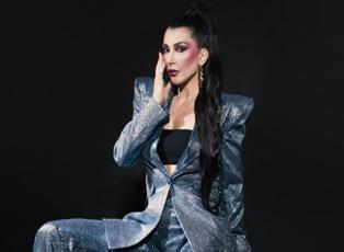 Hande Yener sekt&ouml;r değiştirdi! Kasanın başında durup m&uuml;şterilerle ilgilendi