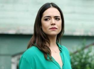 Kırgın &Ccedil;i&ccedil;ekler'in sevilen oyuncusu anne oldu! &Uuml;nl&uuml; oyuncu bebeğine bakın hangi ismi verdi