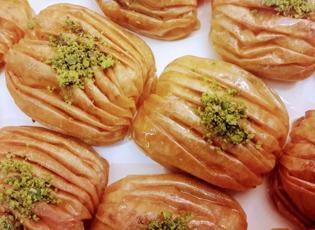 Ustasından muhteşem gazete baklavası nasıl yapılır? Gazete baklavasının p&uuml;f noktaları