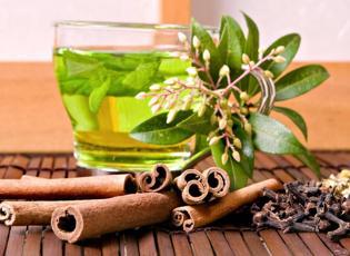 Tarçınlı ve karanfilli yeşil çay ne işe yarar? Tarçınlı ve karanfilli yeşil çay ödem atar mı? 