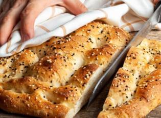 En kolay Ramazan pidesi nasıl yapılır? Ramazan pidesinin parlak görünmesi için...