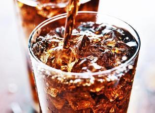 Kola içmenin zararları nelerdir? Kola içtikten sonra vücutta neler oluyor?