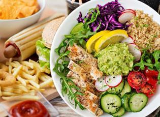 Masum g&ouml;r&uuml;nen gıdalar kanseri tetikliyor! Uzmanından tabağınızdaki sessiz tehlikelere uyarı