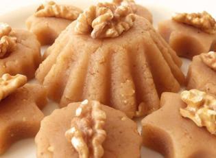 Tam kıvamında ağızda dağılan cevizli un helvası tarifi! En kolay un helvası nasıl yapılır? 