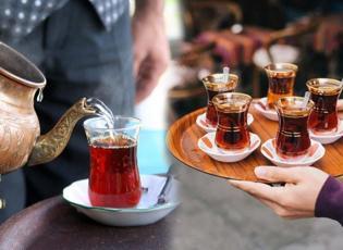 Çay demlerken sakın bunu yapmayın! Yanlış demlemek kansere davetiye çıkarıyor