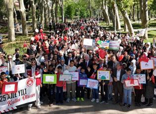 Vali Davut Gül'ün katılımıyla İstanbul’da “Aile Yılı Yürüyüşü” gerçekleştirildi