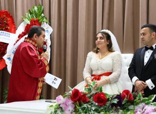 Esenler Belediyesi'nden ‘Aile Yılı’na anlamlı katkı: Nikah ücretleri kaldırıldı!