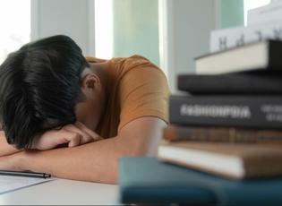 Sınav kaygısı nedir? Çocuklarda sınav kaygısının belirtileri ve başa çıkma yolları