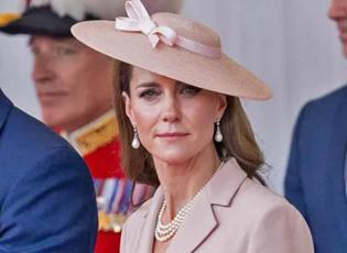 Cumhurbaşkanı Macron'un Prenses Kate'e bakışları olay oldu! Dünya bunu konuşuyor