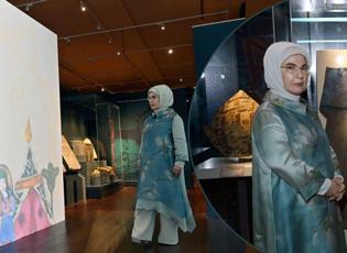 Emine Erdoğan Anadolu Selçukluları Sergisi'ni ziyaret etti