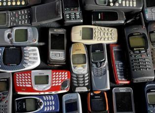 10 yıl boyunca telefon biriktirdi! Telefondan çıkan sır şaşkına uğrattı