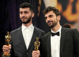 İsrail askerleri Oscar ödüllü Filistinli yönetmenin evine baskın yaptı!
