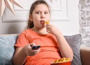 Anne-babalara uyarı: Hareketsizlik ve ekran süresi çocuklarda obeziteyi artırıyor