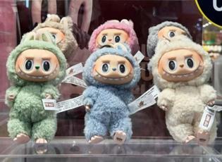 Anne babalar aman dikkat: Popüler oyuncak baştan çıkardı! Labubu çaldılar