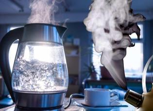 Kettle'da kalan suyu tekrar kaynatmak kanser mi yapıyor? Bilimsel son noktayı koydu