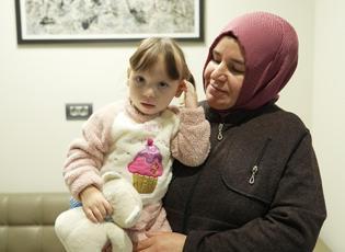 Bir mucizeye imza attılar: Anne, kızına karaciğeriyle hayat verdi