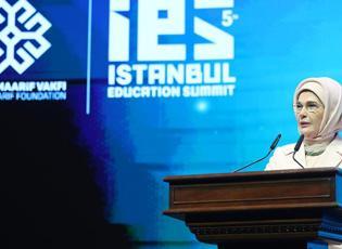 Emine Erdoğan&rsquo;dan T&uuml;rkiye Maarif Vakfı 5. İstanbul Eğitim Zirvesi ile ilgili videolu paylaşım!