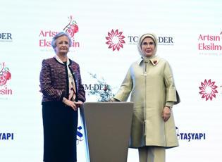 Emine Erdoğan, TOGEM-DER'in "Artsın Eksilmesin D&ouml;n&uuml;ş&uuml;m Pazarı"nın a&ccedil;ılışına katıldı