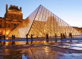 Louvre M&uuml;zesi kapanmanın eşiğinde! T&uuml;m personel grevde: Ziyaret&ccedil;i ve g&uuml;venlik krizi b&uuml;y&uuml;yor