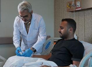 Motosiklet kazasında kopan parmak mikrocerrahi y&ouml;ntemiyle yeniden dikildi