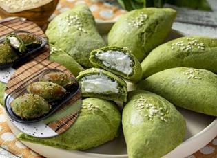 Hem g&ouml;ze hem damağa hitap eden ıspanaklı labneli poğa&ccedil;a tarifi!