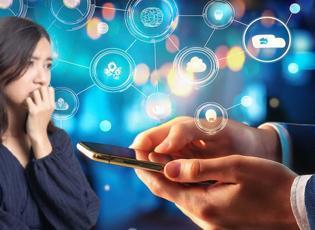 Klinik psikologdan sosyal medya ve yapay zeka uyarısı! Kontrols&uuml;z bilgi akışı kaygıyı besliyor