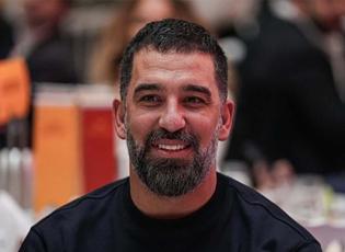 Amca olan Arda Turan'dan yeğenine 6 milyonluk jest! Sosyal medyada g&uuml;ndem oldu