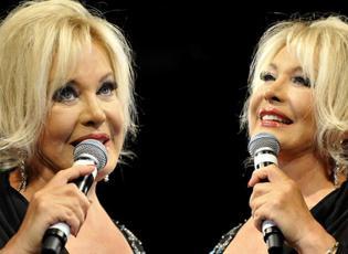 Emel Sayın'dan 60 yıl sonra &ccedil;arpıcı itiraf: Ş&ouml;hretin ağır bedeli buydu!