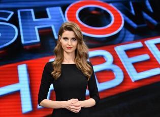 Mehmet Akif Ersoy'un eski eşi Pınar Erbaş işten &ccedil;ıkarıldı!