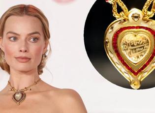 Margot Robbie'nin gala imajı g&ouml;z kamaştırdı: 8 milyon dolarlık kalpli kolyesi hayran bıraktı