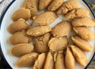 Tam kıvamında ağızda dağılan cevizli un helvası tarifi! En kolay un helvası nasıl yapılır? 