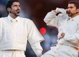 Bad Bunny resmen şov yapmış! Gizli mesajlar ve kurşun ge&ccedil;irmez yelek detayı şoke etti