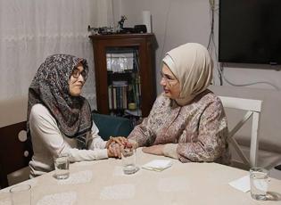 Emine Erdoğan'dan iftar sofrasına konuk oldukları Kayacık ailesine teşekk&uuml;r paylaşımı