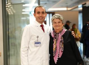 Medipol&rsquo;de umut veren operasyon: 6 yıllık g&ouml;rme kaybı tarih oldu