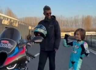 Zayn Sofuoğlu yine g&uuml;ndemde! 6 yaşında 100 cc motosikletle pistte