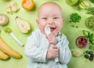 Ek gıdaya ge&ccedil;en bebeklerin t&uuml;ketmesi gereken besinler