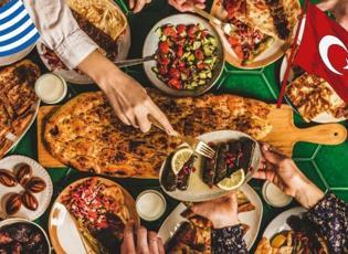 T&uuml;rkiye ve Yunanistan&rsquo;ın ortak lezzetleri kavganın fitilini ateşledi: Bu yemekler kimin?