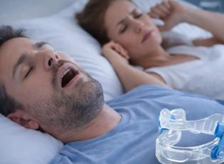 Uzmandan D&uuml;nya Uyku G&uuml;n&uuml;'nde uyarı: Horlama uyku apnesi belirtisi olabilir!