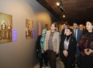 "19. Asırda Osmanlı Coğrafyasında Kadın" sergisi ziyarete a&ccedil;ıldı