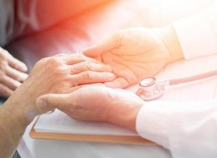 D&uuml;nya Parkinson G&uuml;n&uuml;&rsquo;nde umut ışığı: Ameliyatsız tedaviyle titreme durdurulabiliyor!