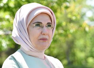 Emine Erdoğan'dan 19 Mayıs mesajı: "İstiklal uğruna başlatılan b&uuml;y&uuml;k m&uuml;cadelenin adıdır"