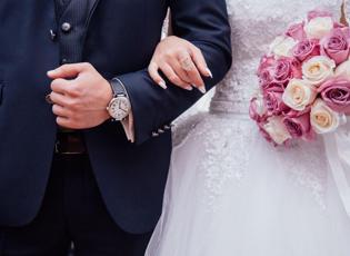 D&uuml;ğ&uuml;nlerde kiralık nikah memuru furyası! Fiyatları cep yakıyor 