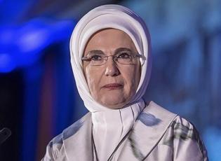 Emine Erdoğan, İzmit K&ouml;rfezi'ndeki temizlik &ccedil;alışmalarında emeği ge&ccedil;enleri tebrik etti