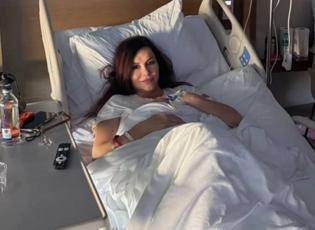 23 yıllık k&uuml;sl&uuml;k bitmişti: Bayhan'dan Deniz Seki'ye s&uuml;rpriz hastane ziyareti